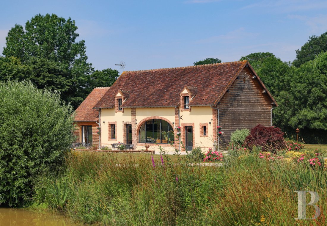 A former 18th century farmhouse with carefully renovated outbuildings on the edge of a forest in Perche - photo  n°5
